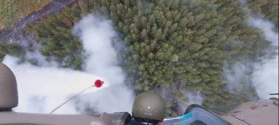 В Карелии военные вертолетчики спасали поселок, взятый огнем в кольцо (ВИДЕО)