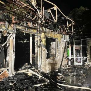 В Бердянске дотла сгорел магазин. Фото
