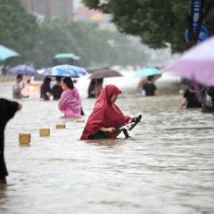 В Китае из-за наводнения погибли более 30 человек