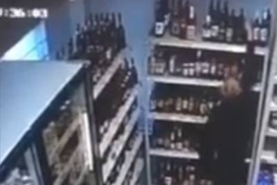 Гостья из Подмосковья украла в Тверской области дорогие крепкие напитки