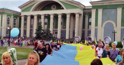 Люди встречали военных с украинскими флагами: Порошенко об освобождении Попасной и Северодонецка