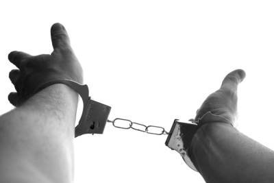 39-летнего псковича задержали за кражу алкогольных напитков