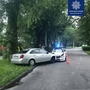 В Запорожье пьяный водитель выехал на встречную полосу и протаранил другое авто. Фото