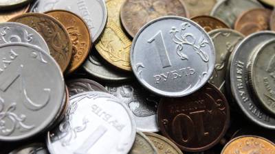 Российский рубль оказался среди самых недооцененных валют по «индексу бигмака»