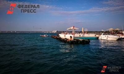 Туристам и жителям Анапы запретили купаться в Черном море