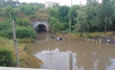 Последствия ливня в Одессе показали на видео: "Перевернулся и утонул грузовик"