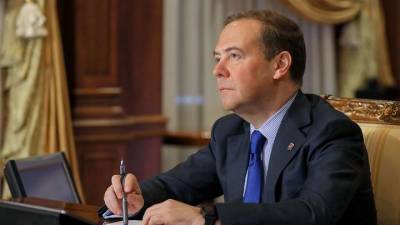 Медведев заявил, что развитию технологий в России противодействуют из-за рубежа