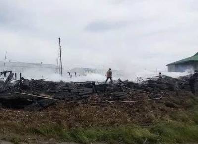 Эксперт назвал причину пожара на Ямале, в котором сгорел дом и частично пожарная часть