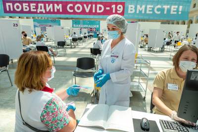 Путин потребовал ускорить темпы вакцинации от коронавируса