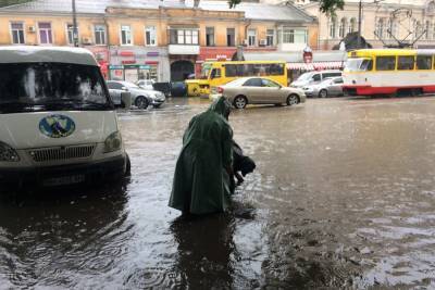 В Одессе за ночь выпала двухмесячная норма осадков: часть города оказалась под водой (видео)