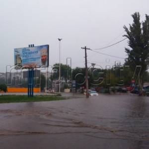 Мариуполь накрыл ливень: были обесточены несколько электроподстанций. Фото. Видео