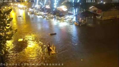 На Одессу обрушился потоп: такого не видели с 2013 года (ФОТО, ВИДЕО)