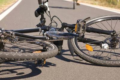 Юный велосипедист угодил в больницу после столкновения с легковушкой в Боровичах