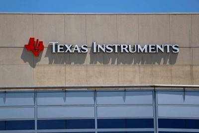 Texas Instruments и DR Horton упали на премарктете, а AT&T выросла