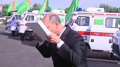 Еще 10 машин скорой помощи Бердымухамедов подарил больнице в Дашогузе