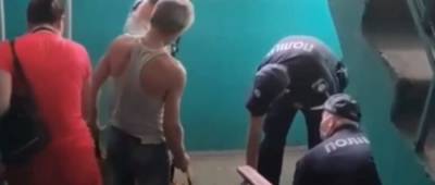 В Харькове бойцовский пес напал на людей, пострадавших госпитализировали