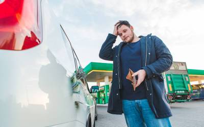 В июле рост цен на бензин в 17 раз опережает инфляцию — что происходит?