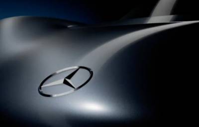 Mercedes-Benz заинтриговал новой футуристичной новинкой (ФОТО)