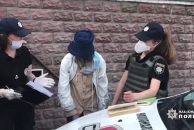 Суд арестовал женщину, пытавшуюся с пистолетом и "коктейлем Молотова" ограбить банк в Киеве