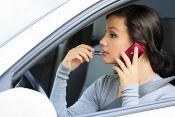 Повысят ли штраф за разговор по телефону за рулем? Мнение эксперта