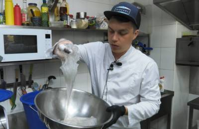 Из моря перекочевали в рестораны: медуз на курортах Азовского моря принялись готовить и есть