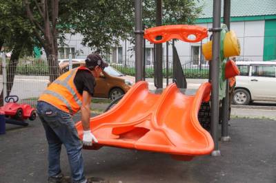 В Корсаковском районе отремонтируют детские площадки