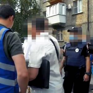 В Запорожье задержали мужчину, который ударил полицейского. Видео