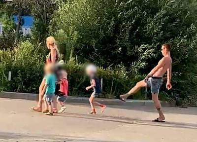 Полиция Волгограда ищет пьяного отца за избиение маленького сына в парке