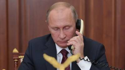 Путин обсудил с Рахмоном по телефону ситуацию в Афганистане