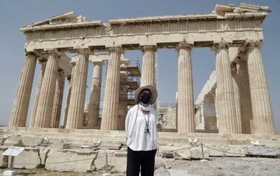 В Греции работников туризма без прививки будут регулярно тестировать на COVID
