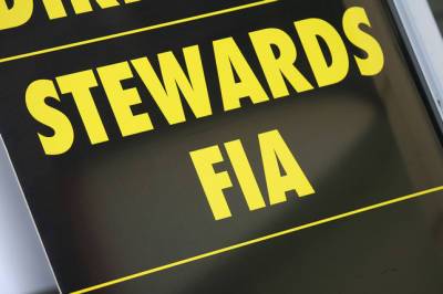В FIA ограничили доступ команд к стюардам