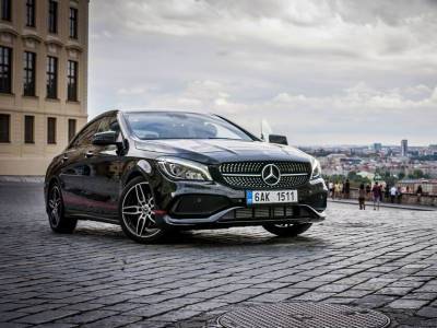 Mercedes-Benz полностью перейдет на производство электромобилей