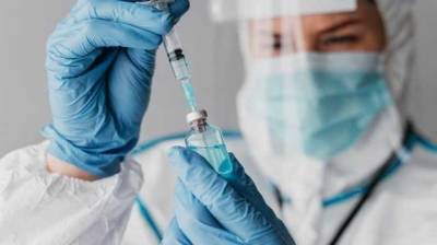 В Киеве всех желающих начали вакцинировать препаратом Moderna
