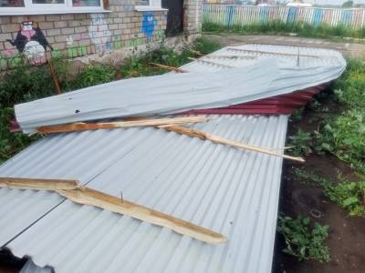 В Башкирии шквалистый ветер оставил без крыши несколько домов