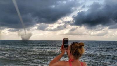 Смерч, ливни и шторм: Сочи снова сотрясает разрушительная непогода — видео