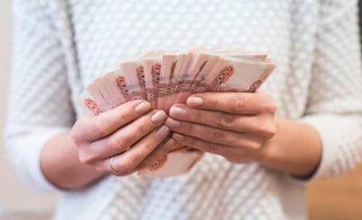 В Тюменской области зарплату женщины по ошибке перечислили в счет погашения чужого долга