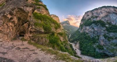 Под камнепад в Кабардино-Балкарии попали восемь туристов