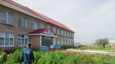 В Башкирии ураганный ветер сорвал крыши домов