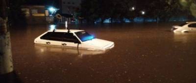 Одессу накрыл сильный ливень: вода затопила улицы и подъезды