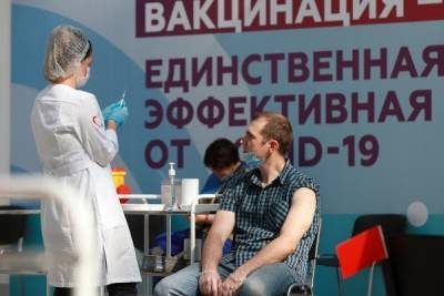 Вирусолог назвал ревакцинацию от COVID-19 в России хорошим примером для США и Европы