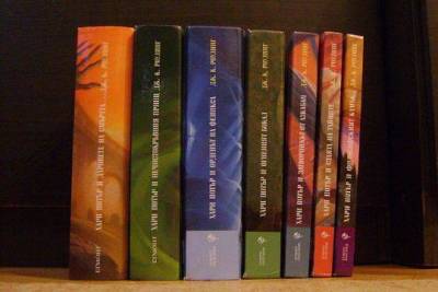 В Кургане изъяли 50 тысяч контрафактных экземпляров книг о Гарри Поттере с переводом от «Росмэн»