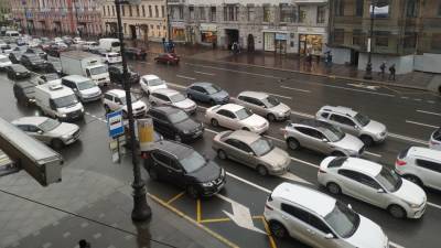 Километровые пробки образовались в центре Петербурга после репетиции парада ВМФ