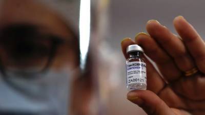 Аргентина подвергла критике Россию из-за задержек с поставкой вакцины