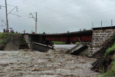 Мост на Транссибе обрушился в Забайкалье из-за паводка