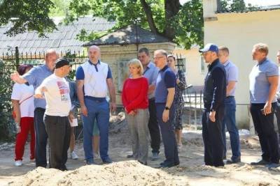 Ход реконструкции главного парка проверили в Серпухове