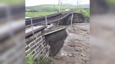 Из-за дождей на Транссибирской железнодорожной магистрали обрушился мост