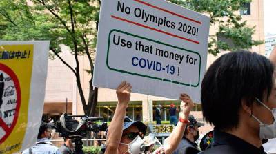 Протестующие против проведения Олимпиады собрались у мэрии Токио