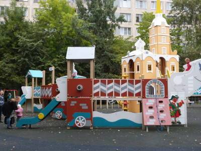 В Петербурге задержали двух иранских студентов за домогательства к детям на площадке