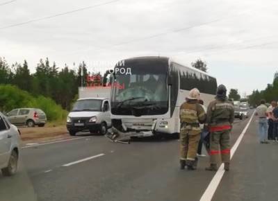 Автобус и легковушка столкнулись на въезде в Дзержинск