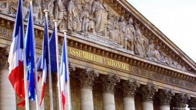 Во Франции депутаты одобрили обязательную вакцинацию для ряда профессий